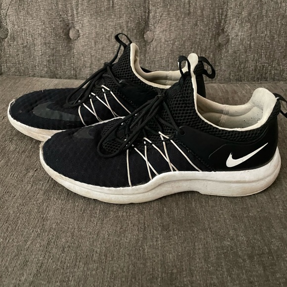Nike Darwin running shoes women’s size 8 - Picture 1 of 4